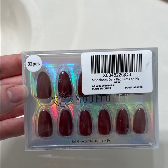 Modelones Dark Red Press-On Nails for Women - Classic Gloss - Picture 2 of 4